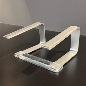 GRIFFIN Silver Laptop Stand